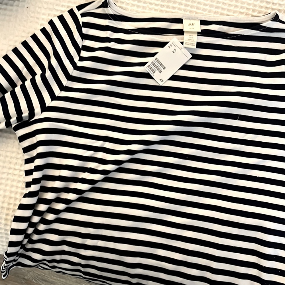 Cute Black and White striped long sleeve tee